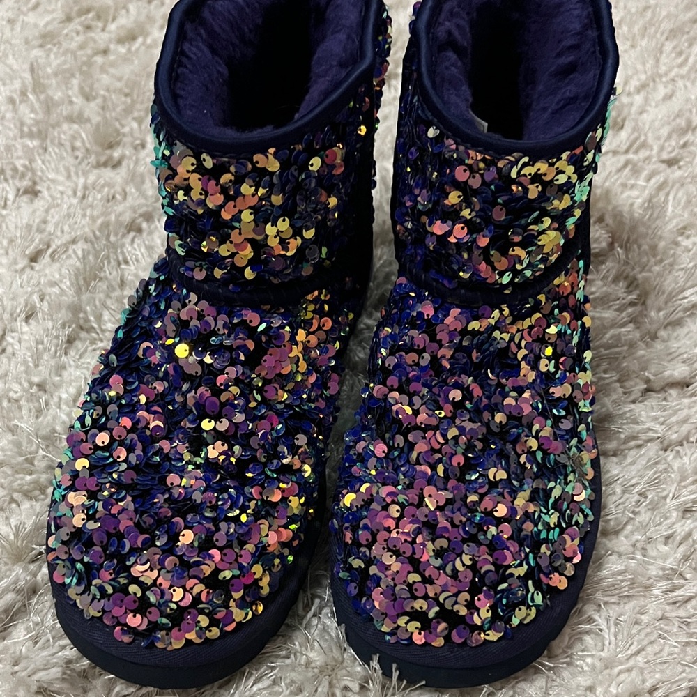 UGG Women's Multicolor Sequin Ankle Boots wore them ones like new